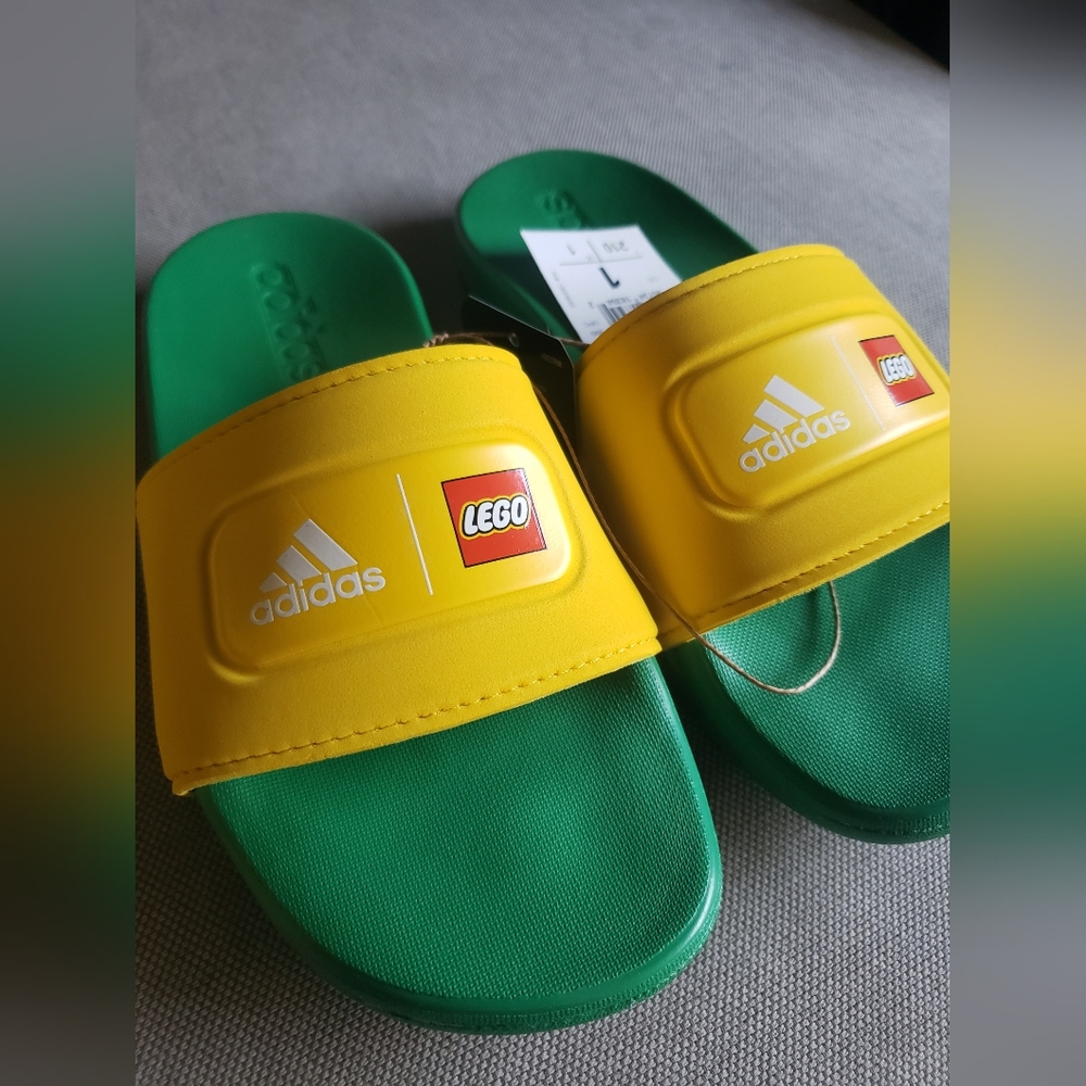 NIB Adidas Lego Adilette Comfort K Sandals - Size 1 (Little Boy)